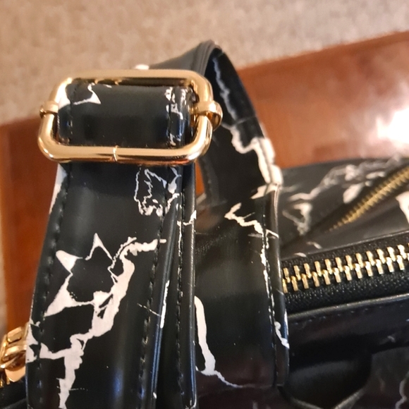 🎒 Marble ⚫️⚪️ Vegan Leather Purse, Shoulder Bag, Backpack or Diaper Bag - Picture 8 of 14